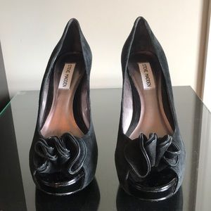 Steve Madden suede bow peep toe heels